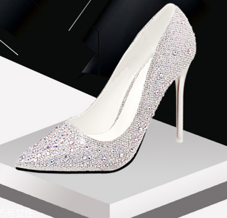 高跟鞋破皮了怎么辦？高跟鞋破皮這樣補(bǔ)