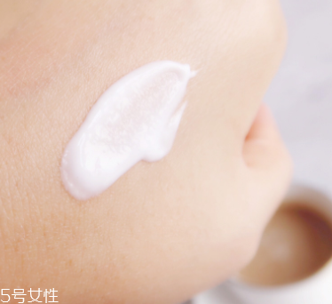 面霜可以涂在眼睛周圍嗎？貴婦面霜可以當眼霜用