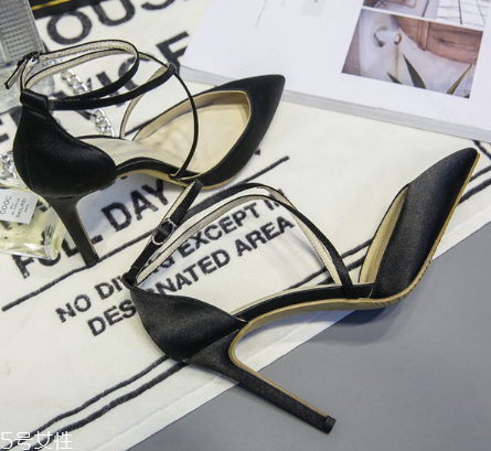 高跟鞋開(kāi)膠了怎么辦？高跟鞋脫膠這樣處理