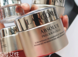 面霜可以當(dāng)眼霜嗎？年輕肌膚可以少量用