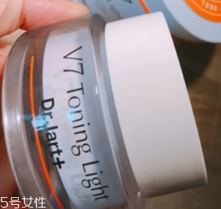 面霜和素顏霜可以同時(shí)用嗎？面霜用量不要太多