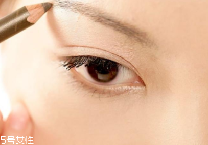 濃眉怎么畫眉毛？濃眉用眉膠是絕配