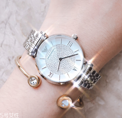 armani阿瑪尼滿(mǎn)天星手表是機(jī)械表嗎？