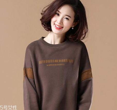 今年流行什么款式衛(wèi)衣？春日造型全靠它