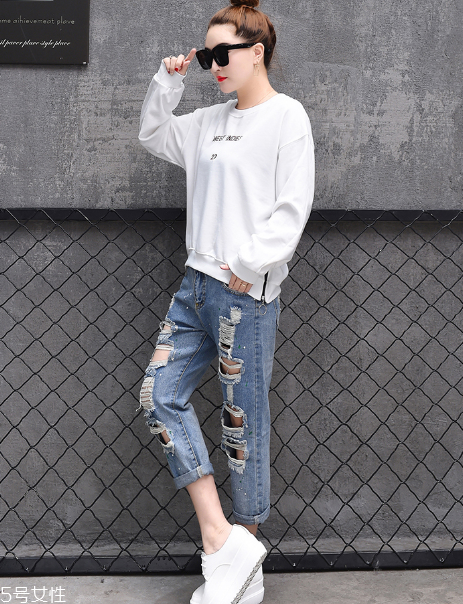 今年流行什么款式衛(wèi)衣？春日造型全靠它