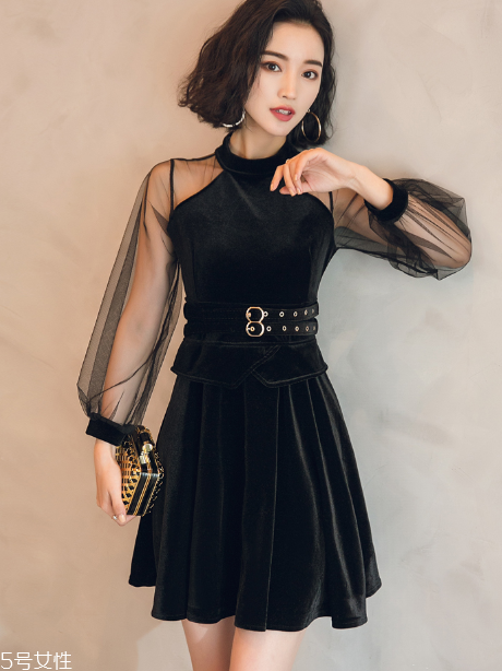 2018流行什么款式小黑裙？最經(jīng)典的性感風(fēng)