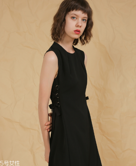 2018流行什么款式小黑裙？最經(jīng)典的性感風(fēng)
