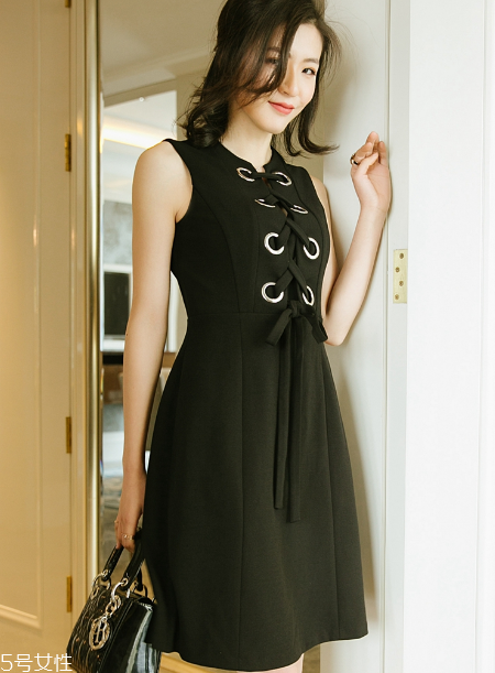 2018流行什么款式小黑裙？最經(jīng)典的性感風(fēng)