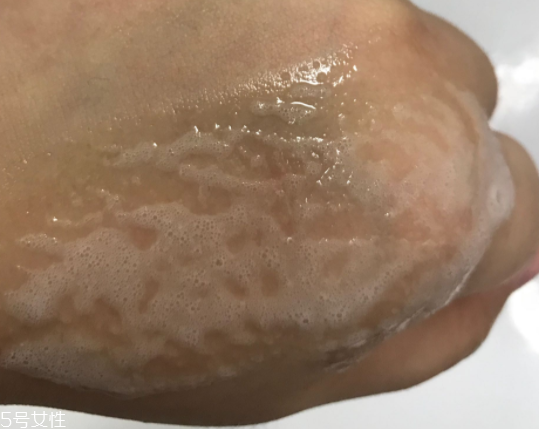 海藍之謎潔面凝露適合敏感肌嗎？