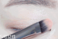 夏天化妝怎么樣不脫妝？8個小技巧讓你做清爽女神