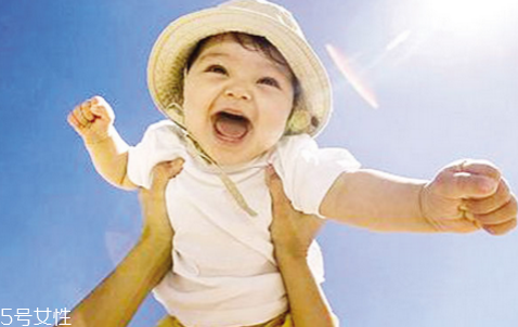 寶寶防曬要注意什么 寶寶防曬的十大誤區(qū) 寶寶防曬要注意什么 寶寶防曬的十大誤區(qū)