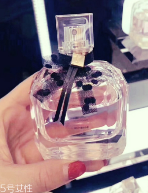 ysl反轉(zhuǎn)巴黎香水適合年齡 戀愛(ài)中的少女