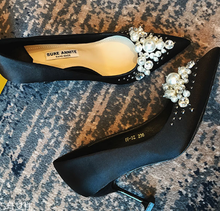 高跟鞋穿久了腳疼怎么辦？