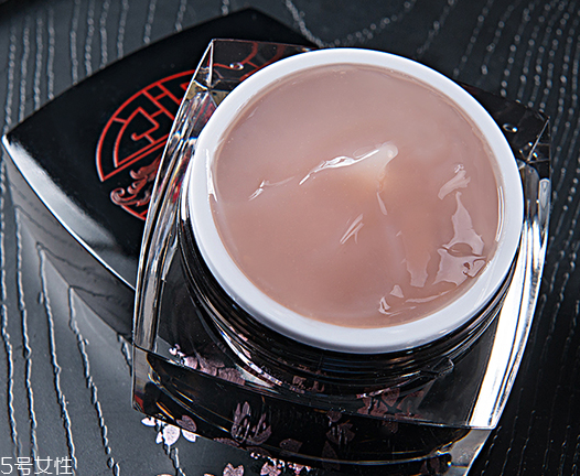 面霜分為幾種類型？油性肌膚適合水包油型面霜