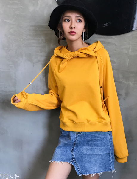 春天穿什么樣的衛(wèi)衣好看？春日百變衛(wèi)衣穿搭