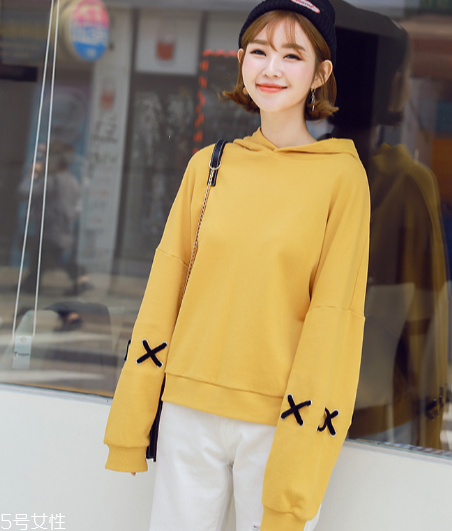 春天穿什么樣的衛(wèi)衣好看？春日百變衛(wèi)衣穿搭