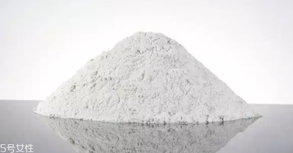 粘土面膜有幾種？高嶺土是最常見的清潔面膜成分