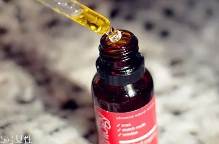 玫瑰果油怎么涂效果最好？搓熱再用加速吸收