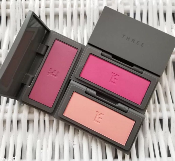 three腮紅試色 人氣日雜小豆色植物腮紅 three腮紅試色 人氣日雜小豆色植物腮紅