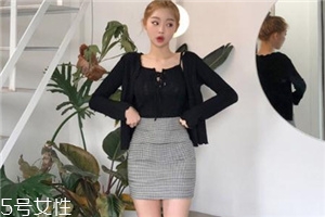 包臀短裙配什么上衣？撩人不止一點(diǎn)點(diǎn)