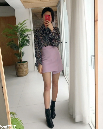 包臀短裙配什么上衣？撩人不止一點(diǎn)點(diǎn)
