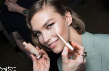 ct新品妝前高光濾鏡液怎么樣？charlotte tilbury粉底好用嗎？