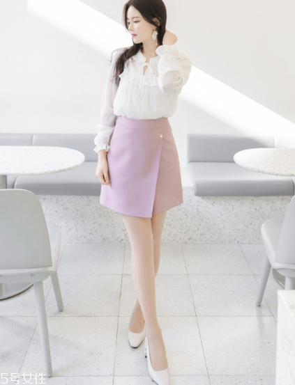 粉色短裙配什么鞋子？少女感爆棚穿搭