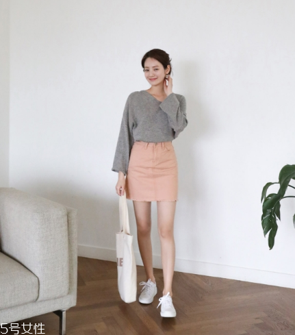 粉色短裙配什么鞋子？少女感爆棚穿搭