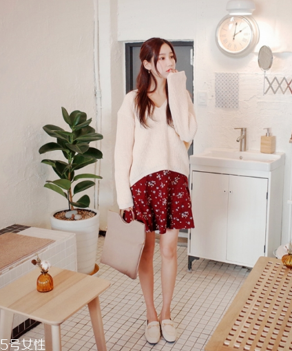 碎花短裙怎么搭配？與春天來一場甜美約會