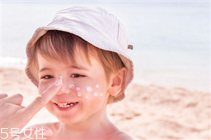 晚上防曬霜需要洗掉嗎 建議洗掉 晚上防曬霜需要洗掉嗎 建議洗掉