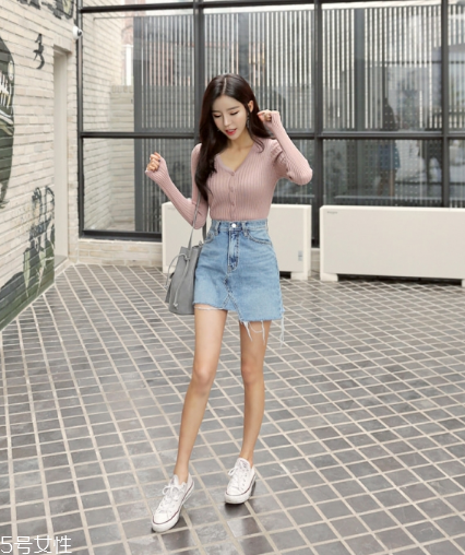 牛仔短裙搭配什么鞋？瞬間變身萌萌少女