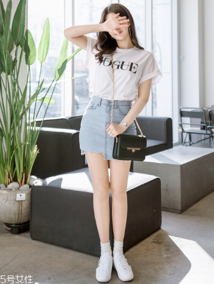 牛仔短裙搭配什么鞋？瞬間變身萌萌少女