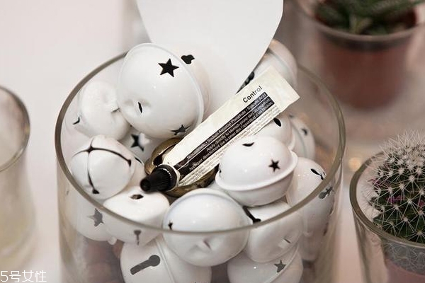 aesop伊索祛痘凝膠怎么樣？一晚還你平滑肌膚