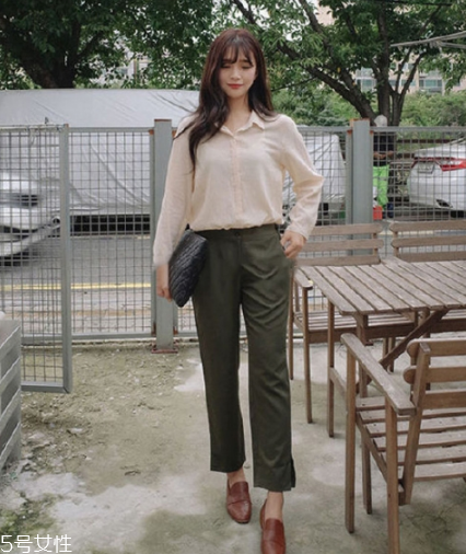 襯衫搭配什么褲子？簡約時尚兩不誤