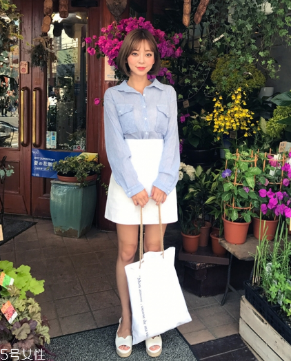 淺藍色襯衫怎么搭配？干練清新隨意切換