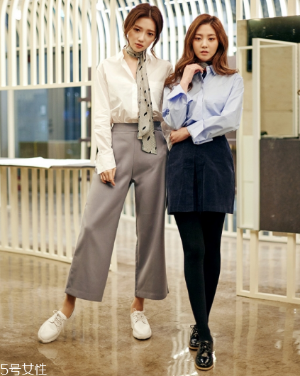 淺藍色襯衫怎么搭配？干練清新隨意切換