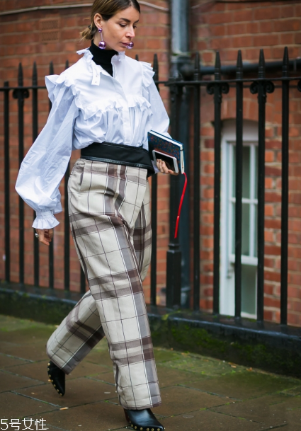 燈籠袖襯衫怎么搭配？藏起你的拜拜肉