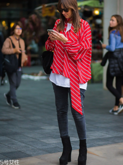 燈籠袖襯衫怎么搭配？藏起你的拜拜肉