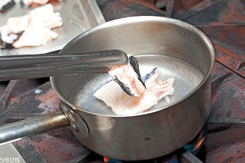 冷凍魚怎么解凍 冷凍的魚快速解凍方法