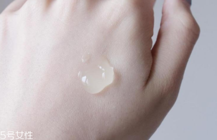 雅頓夜間美白膠囊怎么用？不能半粒用