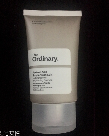 壬二酸和水楊酸哪個好？夏季冬季的選擇不一樣