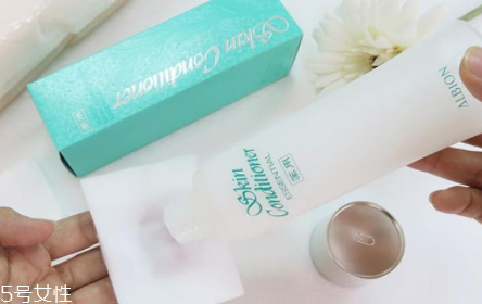 去粉刺的藥用化妝水有哪些？奧爾濱健康水熱賣40年