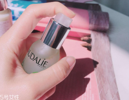 油性肌膚用什么爽膚水好？歐緹麗皇后水專為油皮設(shè)計(jì)