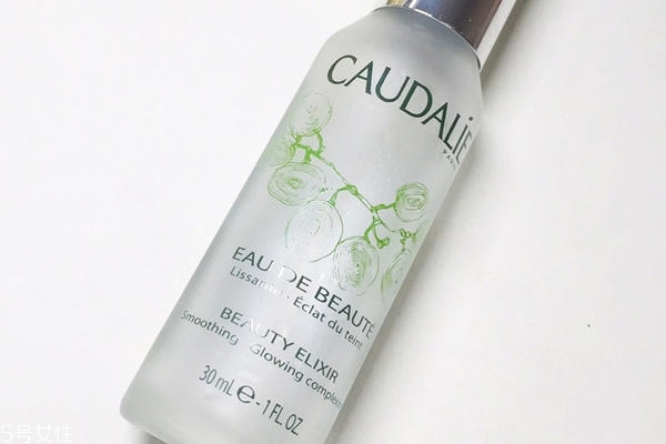 油性肌膚用什么爽膚水好？歐緹麗皇后水專為油皮設(shè)計