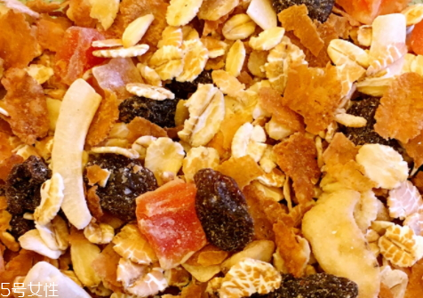 麥片熱量高嗎 每100g熱量只有380千卡 麥片熱量高嗎 每100g熱量只有380千卡