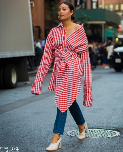 襯衫裙配什么鞋子？玩轉(zhuǎn)春日街頭風(fēng)