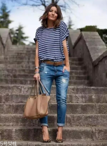 條紋t恤搭配什么褲子？這幾款穿搭簡(jiǎn)單又出彩