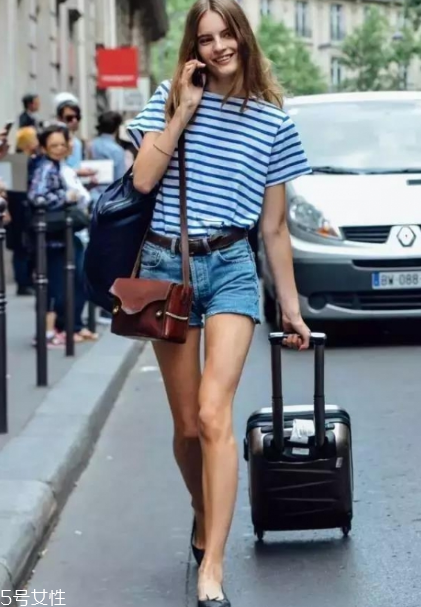 條紋t恤搭配什么褲子？這幾款穿搭簡(jiǎn)單又出彩