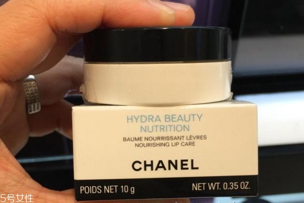 chanel山茶花滋潤(rùn)唇霜評(píng)測(cè) 香奈兒山茶花唇霜使用心得