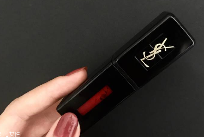 ysl新黑管唇釉401試色 紅莓果酒紅色飽滿醉人 ysl新黑管唇釉401試色 紅莓果酒紅色飽滿醉人